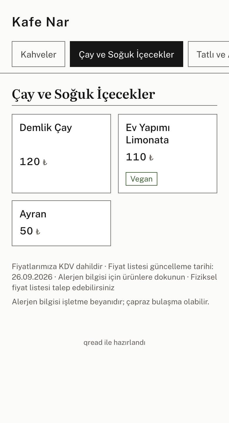 Öğle saatinde kafe menüsünde varyantlı ürün satırları